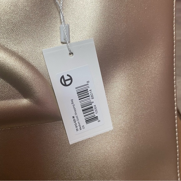 ✨✨Authentic Telfar Medium Metallic Gold Shopping Bag✨✨ - Picture 5 of 17